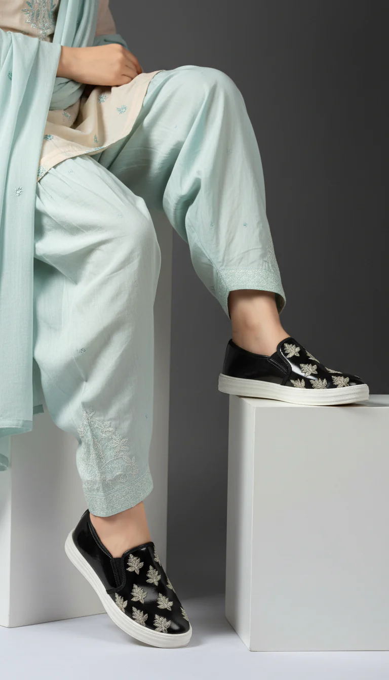 Black Sneaker For Ladies WN6205