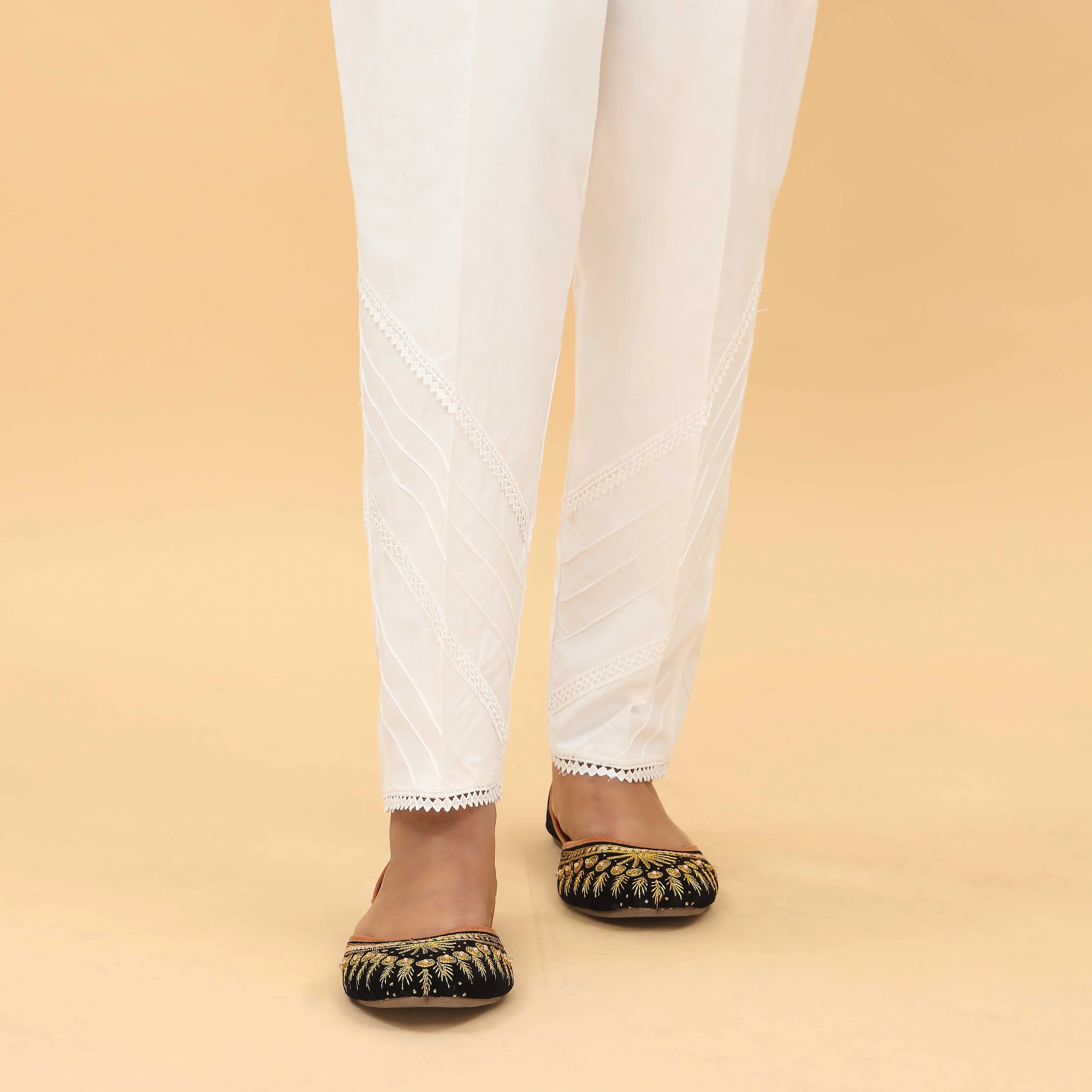 White Slim Fit Embellished Trouser PS4578